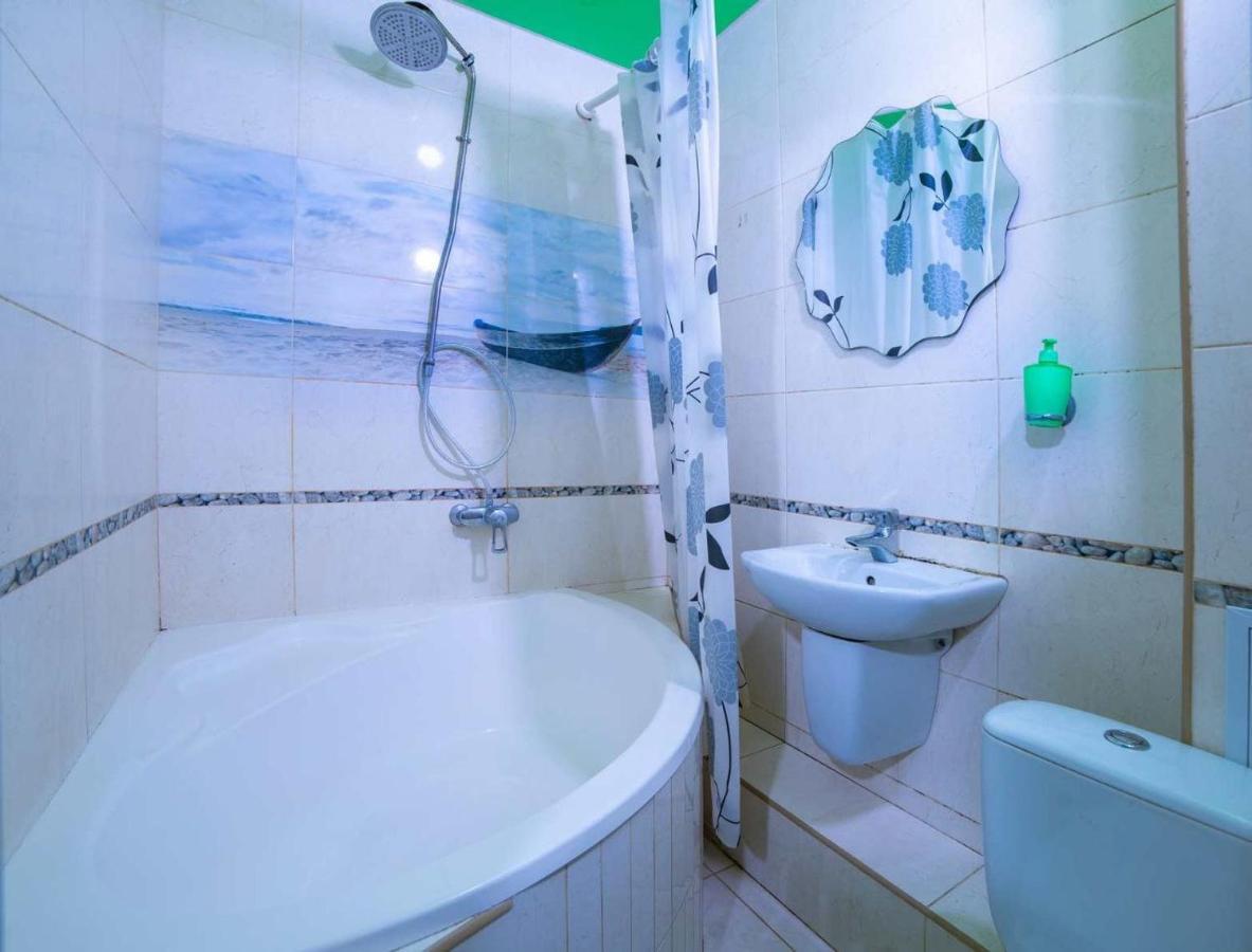 Богдана Хмельницкого 13. Левый Берег Dnipro Extérieur photo